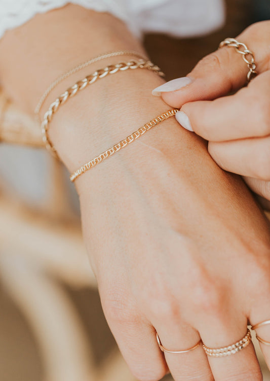 model wearing hello adorn marine chain bracelet athena